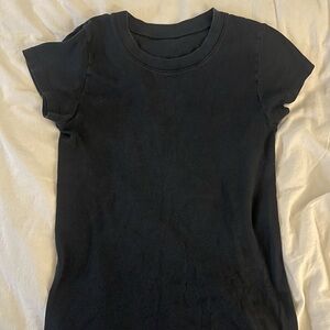 BRANDY MELVILLE NAVY BLUE TSHIRT